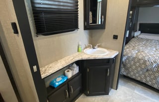 Luxury 35ft Trailer, delivery only, dogs ok