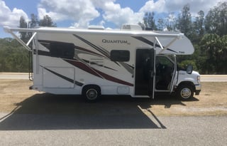 2021 Thor Motor Coach Quantum SE SE22 Ford