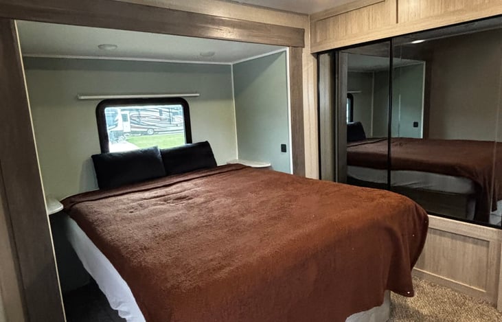 Private Queen suite with dedicated AC that is super cold! Also has a massive closet with full length mirror and utility closet.
