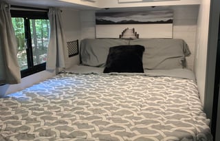 Adventure-Us, Home Away From Home,  Thor Majestic