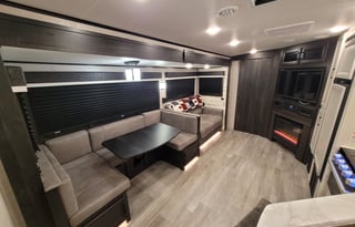 "Glacier" Happy Glamper