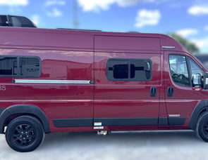 Winnebago Solis 59P