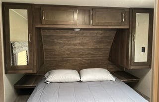 Wanderer-For Couples Who Love to Travel in Comfort