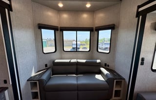 2023 Cross Roads RV Hampton HP370FDL
