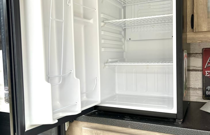 Outdoor kitchen fridge