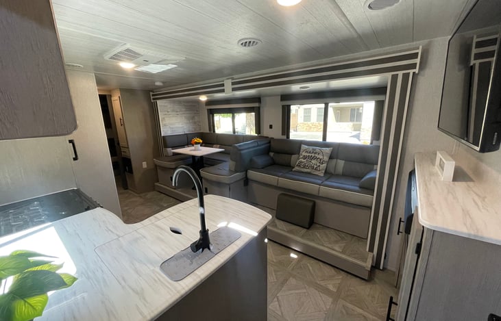 U-Dinette and Sofa/Sofa bed