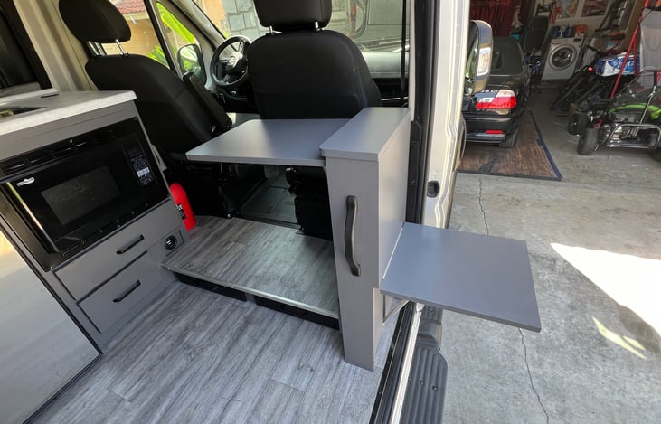 COLLAPSIBLE TABLE FOR OUTSIDE COOKING