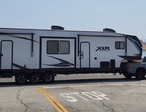 Forest River RV XLR Boost 37TSX13