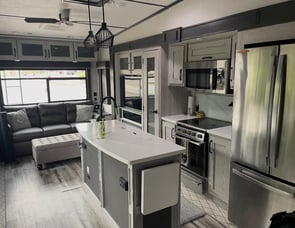 Keystone RV Montana High Country 331RL