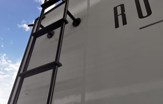 Modern Fifth Wheel – Your Home on the Road