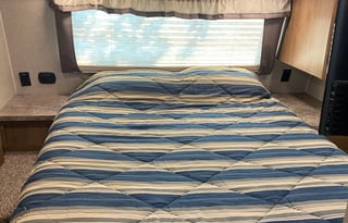 Spacious 2017 Forest River Flagstaff Superlite