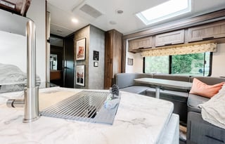 2021 RV w/3 Slides - Sunseeker 2500TS