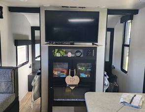 Forest River RV Cherokee Grey Wolf 23DBH