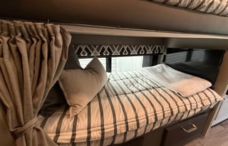 2022 Entegra Odyssey 31F–Sleeps 10, Wifi, Loaded