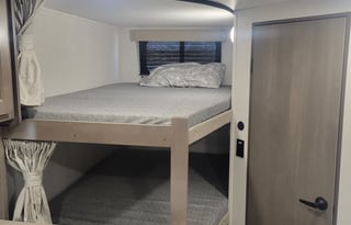 2024 transcend travel trailer sleeps 8!
