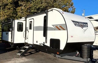 Wayne Wildwood sleeps 6/ 2 slides