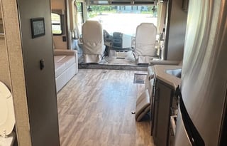 Hurricane 34R: DreamMaker.  Satellite TV