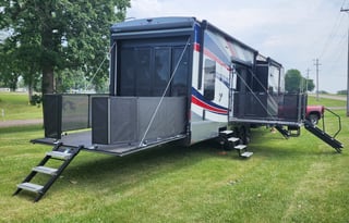 2023 Grand Design Momentum 399TH-R