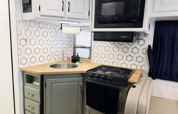 Las Vegas RV Full Kitchen – Motorhome Rental – Burning Man EDC Festival Camping