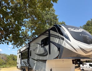 Grand Design Solitude S-Class 3950BH-R