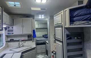 2008 Weekend Warrior Superlite 29ft sleeps 8