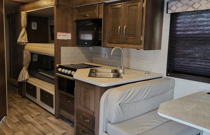 32.25 Redhawk 31F Class C Motor Home | RVshare