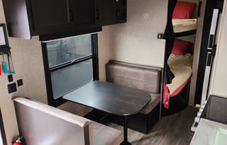 Book Your Family Get Away in our Jayflight 264BH