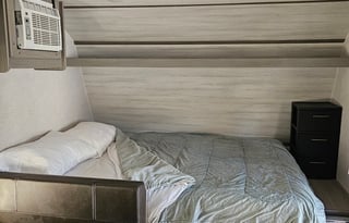Pet friendly - 2023 Coleman 17B