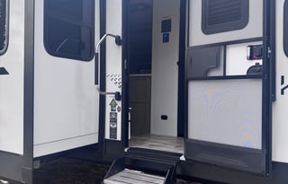 Dutchman Kodiak Ultimate RV