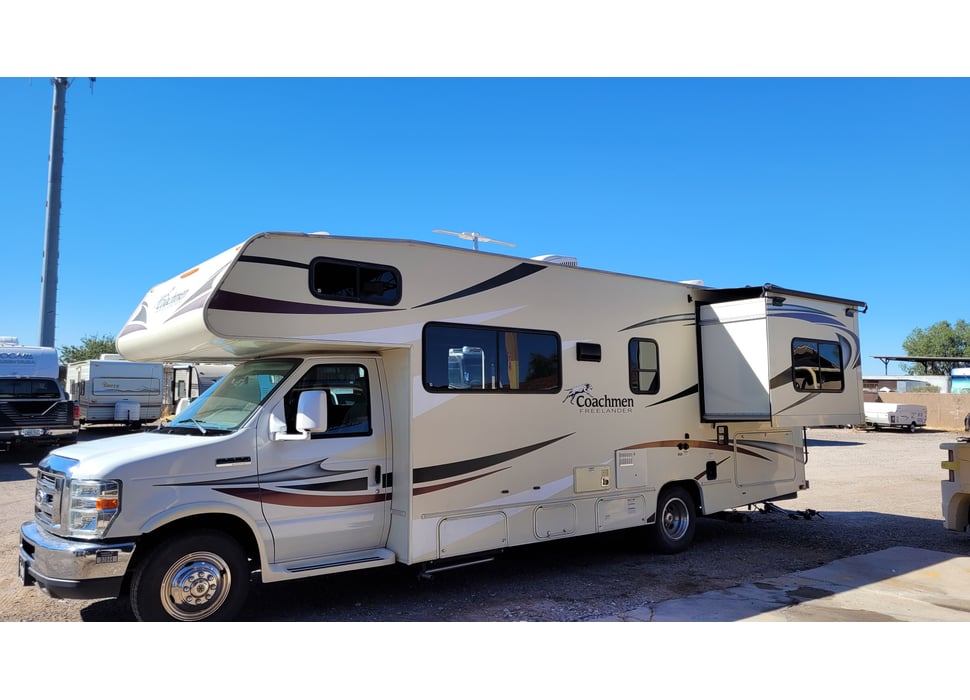 Class C Motor Home rentals in Elburn