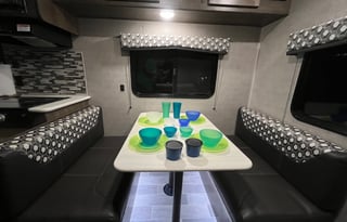 2019 Dutchmen RV Coleman Lantern Series 202RD