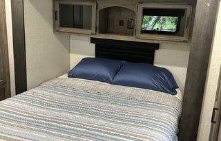 2022 Venture Sporttrek - Shelby