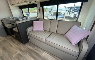 C-1 "Dragonfly" Luxury Class-C Camping!! Sleeps 7