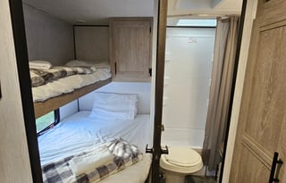 "Fall Prowler" Sleeps 6-7  BUNKHOUSE