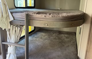 Friendly RV Rental - Bunk House sleeps 6