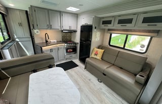 2025 31ft Coachmen 29KB - Sleeps 8