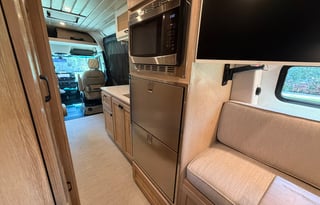 Luxe Nomad is a Luxury 2025 Sprinter 170" AWD