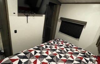 !!NO COSTLY INSURANCE FEES!! MONTH TO MONTH ONLY