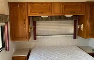 1996 Holiday Rambler Endeavor XE 37PE