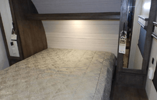 Travel Trailer w/overhead bunk (3 Miles fromStrip)