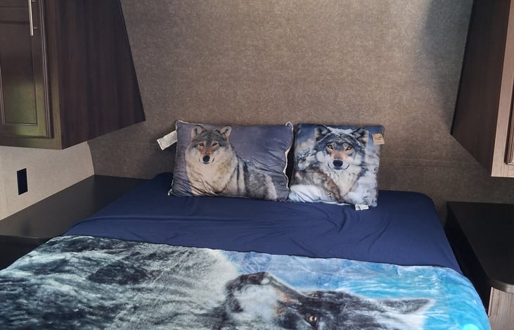 Full /queen size bed