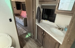 30 Footer with King Bed, StarLink & Generator