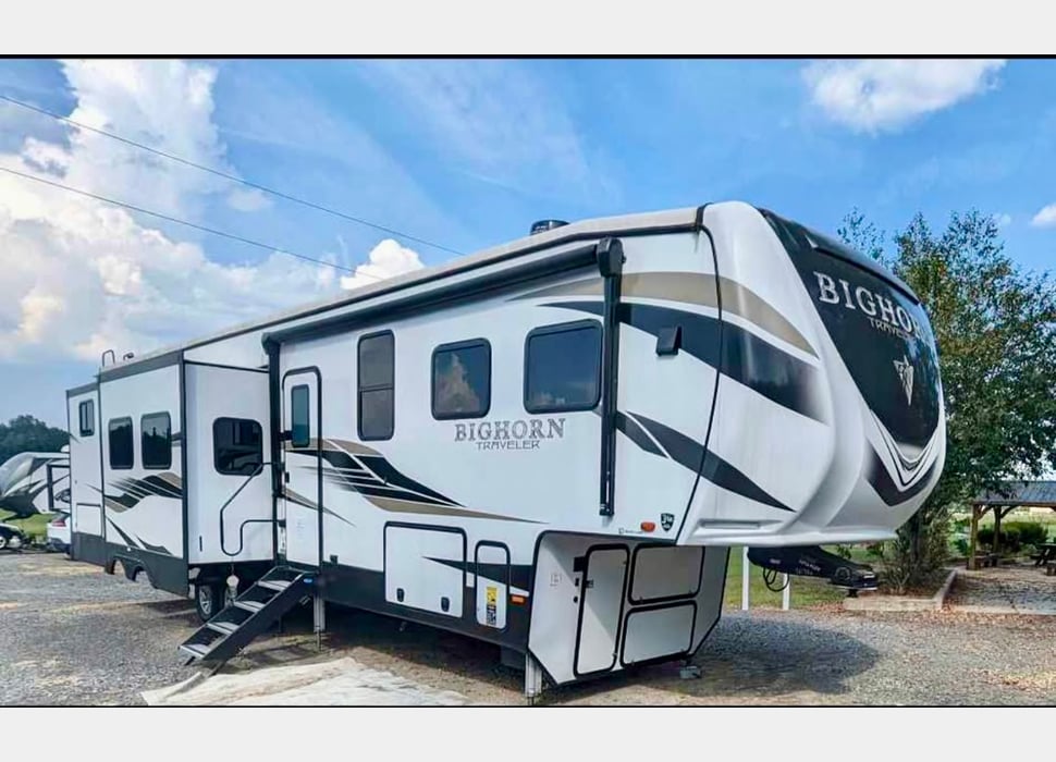 Fifth Wheel rentals in Little Rock