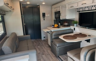 T2022 Entegra Coach Vision 27A - EASY TO DRIVE!