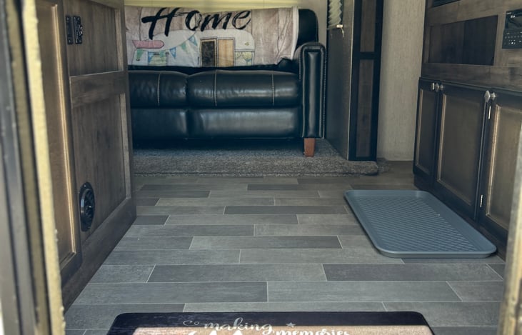 entry rug with boot tray