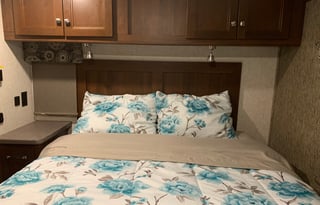 BELLA-Sleep 8 - 10 2018 Forest River Sunseeker RV