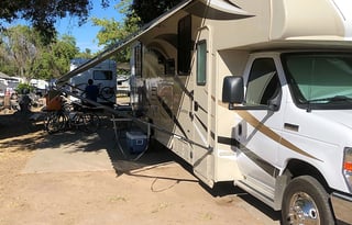 This Classy Class C is Clean, Comfortable & Cozy!