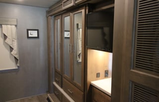 2021 Thor Miramar 32.2  34 Feet Long , Sleeps 6