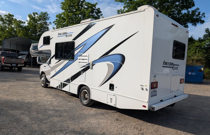 2022 Thor Class C: Ford V8 power, under 25ft for easy parking. Sleeps 5 w/ queen & bunk. Huge rear storage, power awning, auto fridge & generator. All-inclusive & beginner-friendly!