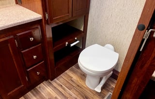 Glamping Fun: Mirada 35BH Class A w/ 2 Bathrooms